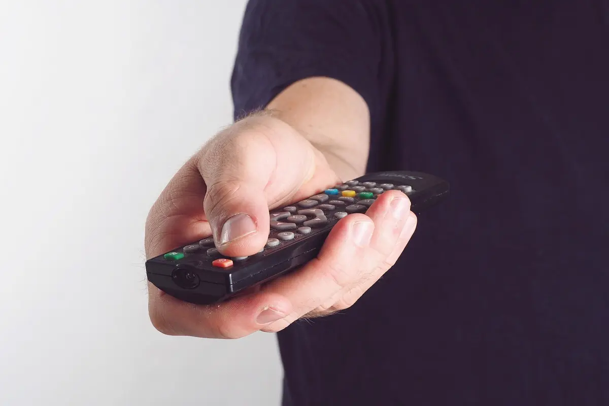 como aumentar o volume da tv samsung sem controle